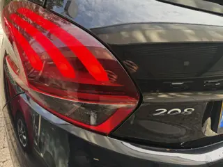 Foto 12 van Peugeot 208 1.2 110PK Allure | AUTOMAAT | 1E EIGENAAR | 3/6 OF 12MND GARANTIE | CARPLAY | CAMERA | L