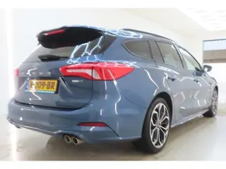 Foto 17 van Ford Focus 1.0 Eco Hybrid ST Line X Navi Camera Winter Parking Dodehoek pack Elek. Klep Wagon Dealer