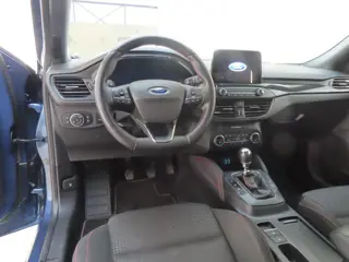 Foto 14 van Ford Focus 1.0 Eco Hybrid ST Line X Navi Camera Winter Parking Dodehoek pack Elek. Klep Wagon Dealer
