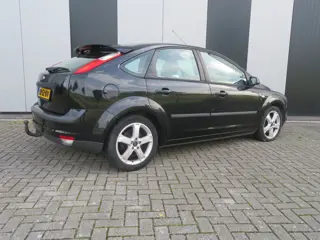 Foto 17 van Ford Focus 2.0-16V Rally Edition