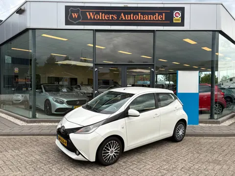 Toyota Aygo 1.0 VVT-i x-play *AC *CAMERA