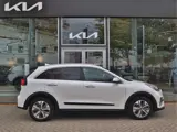 Foto 27 van Kia e-Niro DynamicPlusLine 64 kWh | Stoel-/ Stuurverwarming | Schuif-/ Kanteldak | Adaptieve Cruise