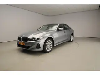 BMW 3 Serie Sedan 320e | LED | Leder | Navigatie | Sportstoelen | Clima | PDC | DAB | Alu 18 inch