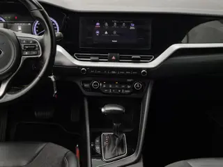 Foto 19 van Kia Niro 1.6 GDi Hybrid DynamicLine | Automaat | Trekhaak | Navigatie | Camera |