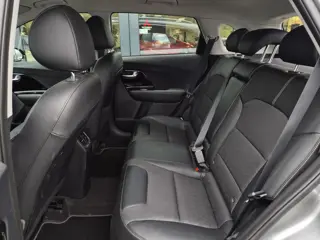 Foto 13 van Kia Niro 1.6 GDi Hybrid DynamicLine | Automaat | Trekhaak | Navigatie | Camera |