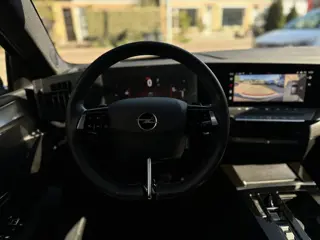 Foto 14 van Opel Astra 1.2 Turbo Ultimate Trekhaak/Panorama dak/Eletr stoel met geheugen.