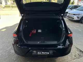 Foto 16 van Opel Astra 1.2 Turbo Ultimate Trekhaak/Panorama dak/Eletr stoel met geheugen.