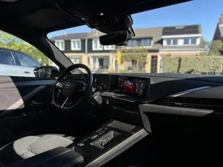 Foto 11 van Opel Astra 1.2 Turbo Ultimate Trekhaak/Panorama dak/Eletr stoel met geheugen.