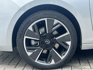 Foto 16 van Opel Astra Electric 54 kWh Edition Ruime Electrische station