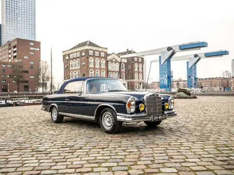 Mercedes-Benz 220 SE
