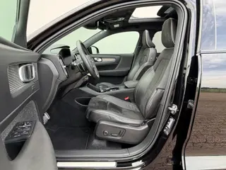 Foto 15 van Volvo XC40 T5 AWD | R-Design | Panoramadak | Trekhaak | Nieuwstaat! DK1309