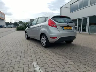 Foto 13 van Ford Fiesta 1.25 Ghia