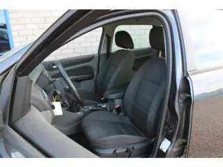 Foto 15 van Ford FOCUS Wagon 1.6 Titanium Clima Trekhaak PDC (bj 2008)