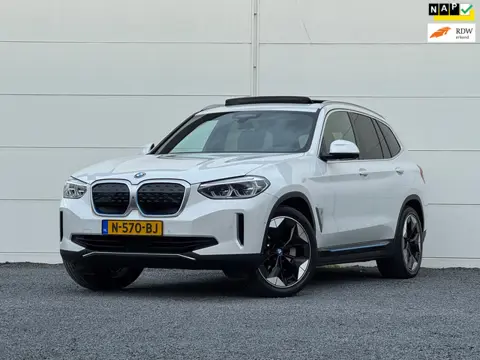 BMW IX3 High Exe 80 kWh Org NL Pano Head up SOH 98% HK 360 Cam Mem seats Apple Dodehoek detectie Lan