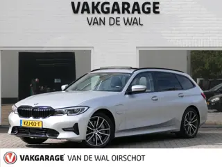 BMW 3-serie Touring 330e High Executive | Shadow line | Panoramadak | Head-up display | M-sport stuu