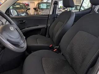 Foto 16 van Hyundai i10 1.1 i-Drive Cool Airco, Stuurbekrachtiging