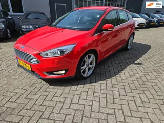 Ford Focus 1.0 Titanium ZEER MOOI + NIEUWE MOTOR + KOPPELING