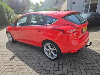 Foto 13 van Ford Focus 1.0 Titanium ZEER MOOI + NIEUWE MOTOR + KOPPELING