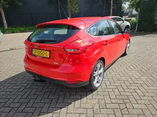 Foto 14 van Ford Focus 1.0 Titanium ZEER MOOI + NIEUWE MOTOR + KOPPELING
