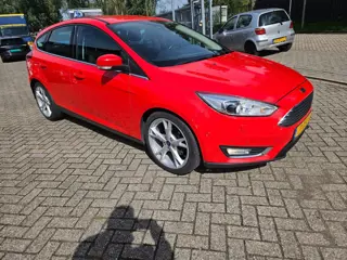 Foto 16 van Ford Focus 1.0 Titanium ZEER MOOI + NIEUWE MOTOR + KOPPELING