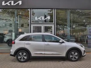 Foto 15 van Kia Niro 1.6 GDi PHEV Plug-In-Hybrid DynamicLine 20.696km! | Navigatie | Camera | Stoelverwarming |
