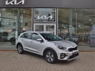 Foto 16 van Kia Niro 1.6 GDi PHEV Plug-In-Hybrid DynamicLine 20.696km! | Navigatie | Camera | Stoelverwarming |