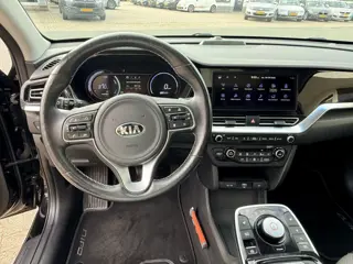 Foto 16 van Kia e-Niro DynamicPlusLine 64 kWh | Schuif-kanteldak | SOH 99% | Keyless | Adapt. Cruise | Apple/And