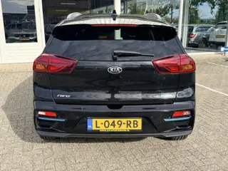 Foto 11 van Kia e-Niro DynamicPlusLine 64 kWh | Schuif-kanteldak | SOH 99% | Keyless | Adapt. Cruise | Apple/And