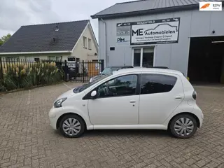 Toyota Aygo 1.0-12V Dynamic Blue AIRCO (INRUIL MEENEEMPRIJS)