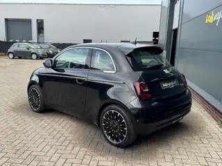 Foto 15 van Fiat 500 e La Prima 42 kWh *pano *camera *carplay *leder etc.