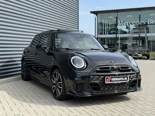 Foto 13 van MINI 5-deurs 1.5 Cooper C John Cooper Works XL (bj 2025)