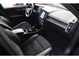 Foto 16 van Volvo XC40 1.5 T5 Recharge R-Design | Elec.trekhaak | Camera | 19” | Led | Stoel + Stuurverwarming |