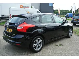 Foto 16 van Ford Focus 1.0 EcoBoost Edition Plus airco nieuwe apk inruil mogelijk