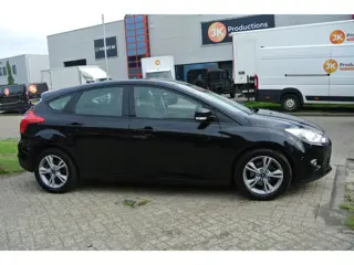 Foto 17 van Ford Focus 1.0 EcoBoost Edition Plus airco nieuwe apk inruil mogelijk