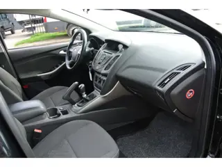 Foto 18 van Ford Focus 1.0 EcoBoost Edition Plus airco nieuwe apk inruil mogelijk