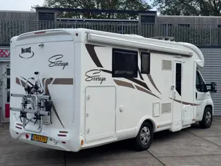 Foto 12 van Mc louis MC4 Camper / Automaat / Queensbed+hefbed+5-pers- Dak Airco