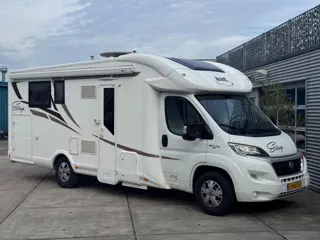 Foto 13 van Mc louis MC4 Camper / Automaat / Queensbed+hefbed+5-pers- Dak Airco