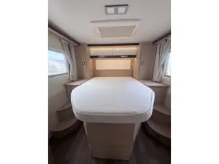 Foto 15 van Mc louis MC4 Camper / Automaat / Queensbed+hefbed+5-pers- Dak Airco