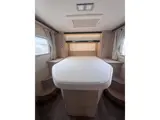 Foto 25 van Mc louis MC4 Camper / Automaat / Queensbed+hefbed+5-pers- Dak Airco