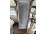 Foto 29 van Mc louis MC4 Camper / Automaat / Queensbed+hefbed+5-pers- Dak Airco