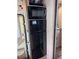 Foto 16 van Mc louis MC4 Camper / Automaat / Queensbed+hefbed+5-pers- Dak Airco