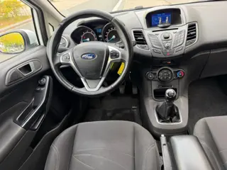 Foto 20 van FORD FIESTA 1.0 Style AIRCO NAVI NETTE AUTO RIJDT GOED NAP APK 10-2027