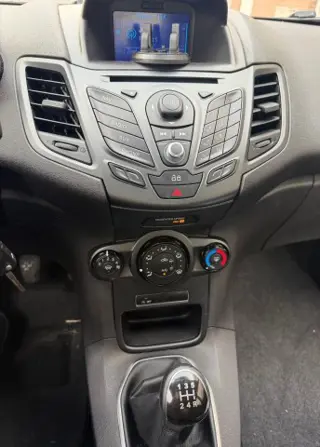 Foto 19 van FORD FIESTA 1.0 Style AIRCO NAVI NETTE AUTO RIJDT GOED NAP APK 10-2027