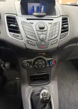 Foto 29 van FORD FIESTA 1.0 Style AIRCO NAVI NETTE AUTO RIJDT GOED NAP APK 10-2027