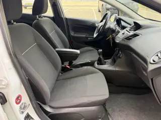 Foto 13 van FORD FIESTA 1.0 Style AIRCO NAVI NETTE AUTO RIJDT GOED NAP APK 10-2027