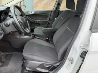 Foto 12 van FORD FIESTA 1.0 Style AIRCO NAVI NETTE AUTO RIJDT GOED NAP APK 10-2027