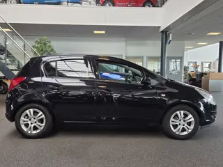 Foto 17 van Opel Corsa 1.2-16V Edition (bj 2009)