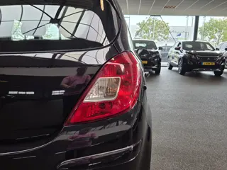 Foto 11 van Opel Corsa 1.2-16V Edition (bj 2009)