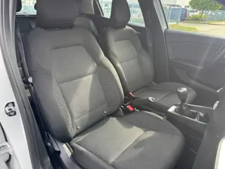 Foto 19 van Renault Clio 1.0 TCe Zen Led Lane assist Clima Cruise control PDC 2019