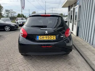 Foto 18 van Peugeot 208 1.2 PureTech Style Pack (bj 2015)